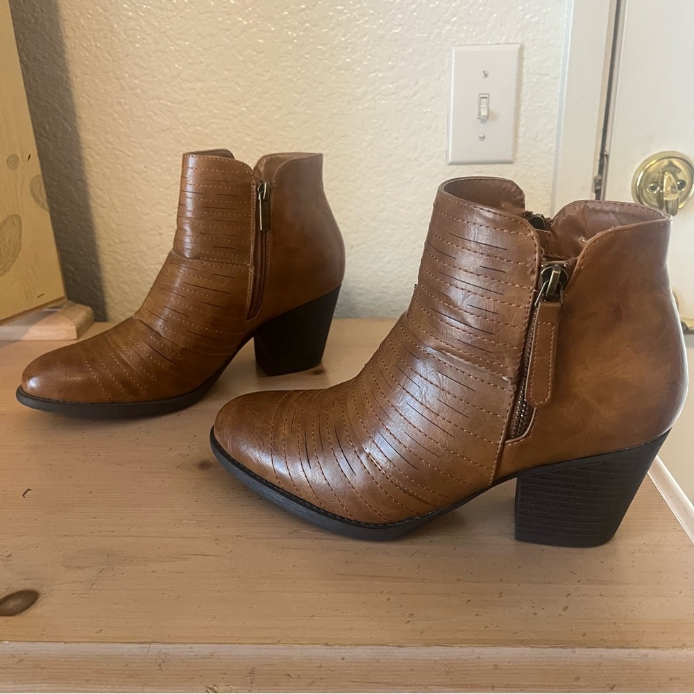 Cloudwalkers Cognac Faux Leather Ankle Boots – Size 8.5W‎